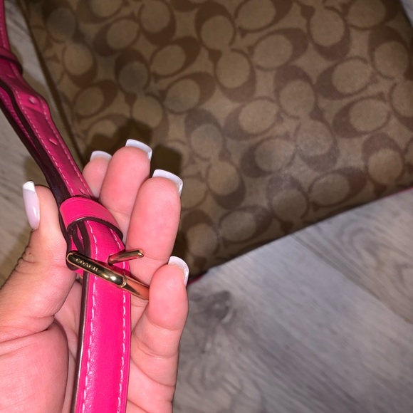 EUC COACH COLLECTION Logo Crossbody, Sunglasses Case, Wristlet coin zip around. - Picture 7 of 16